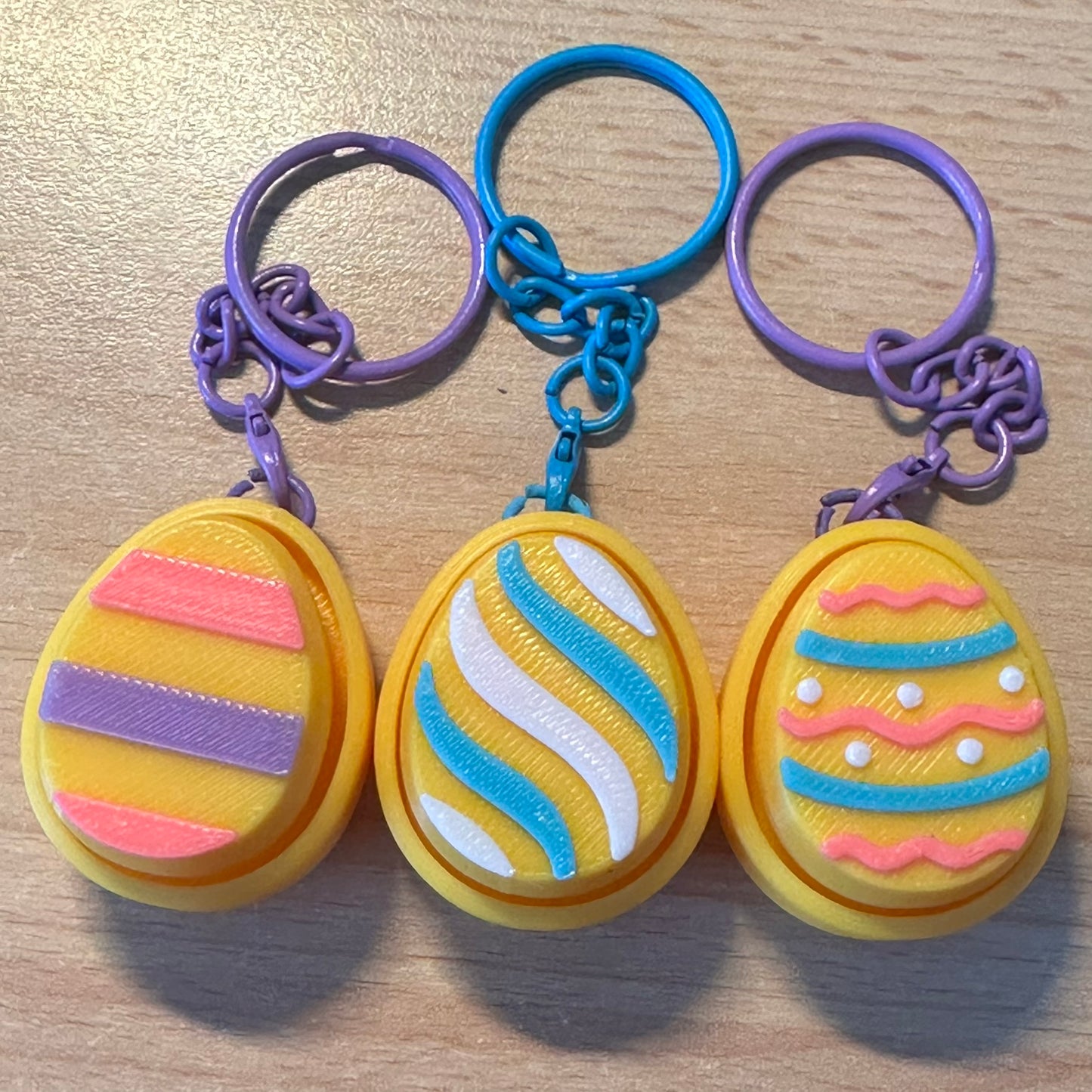 đŁ Easter Egg Clicker Keychain â Fun, trendy & stress-relieving! đ