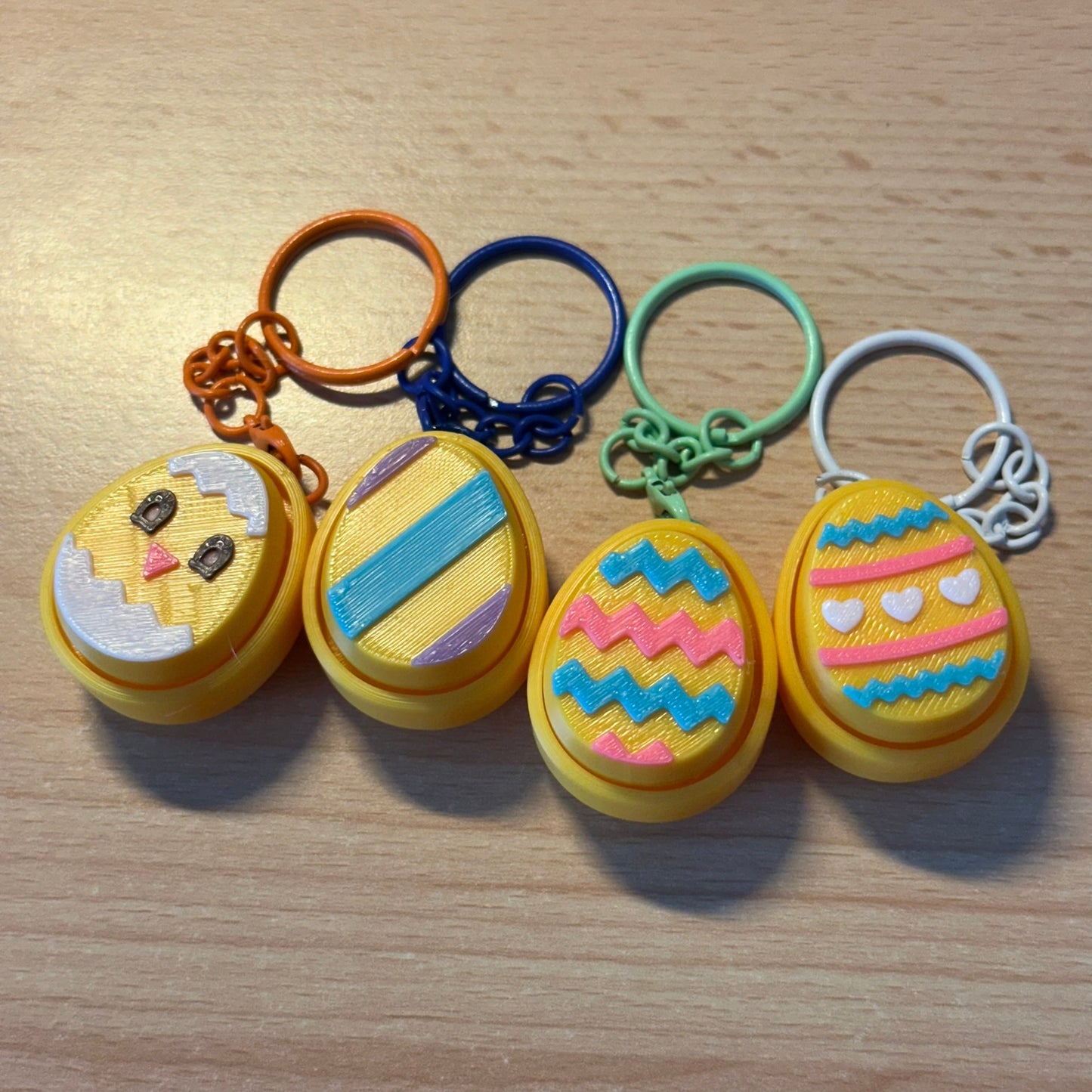 đŁ Easter Egg Clicker Keychain â Fun, trendy & stress-relieving! đ