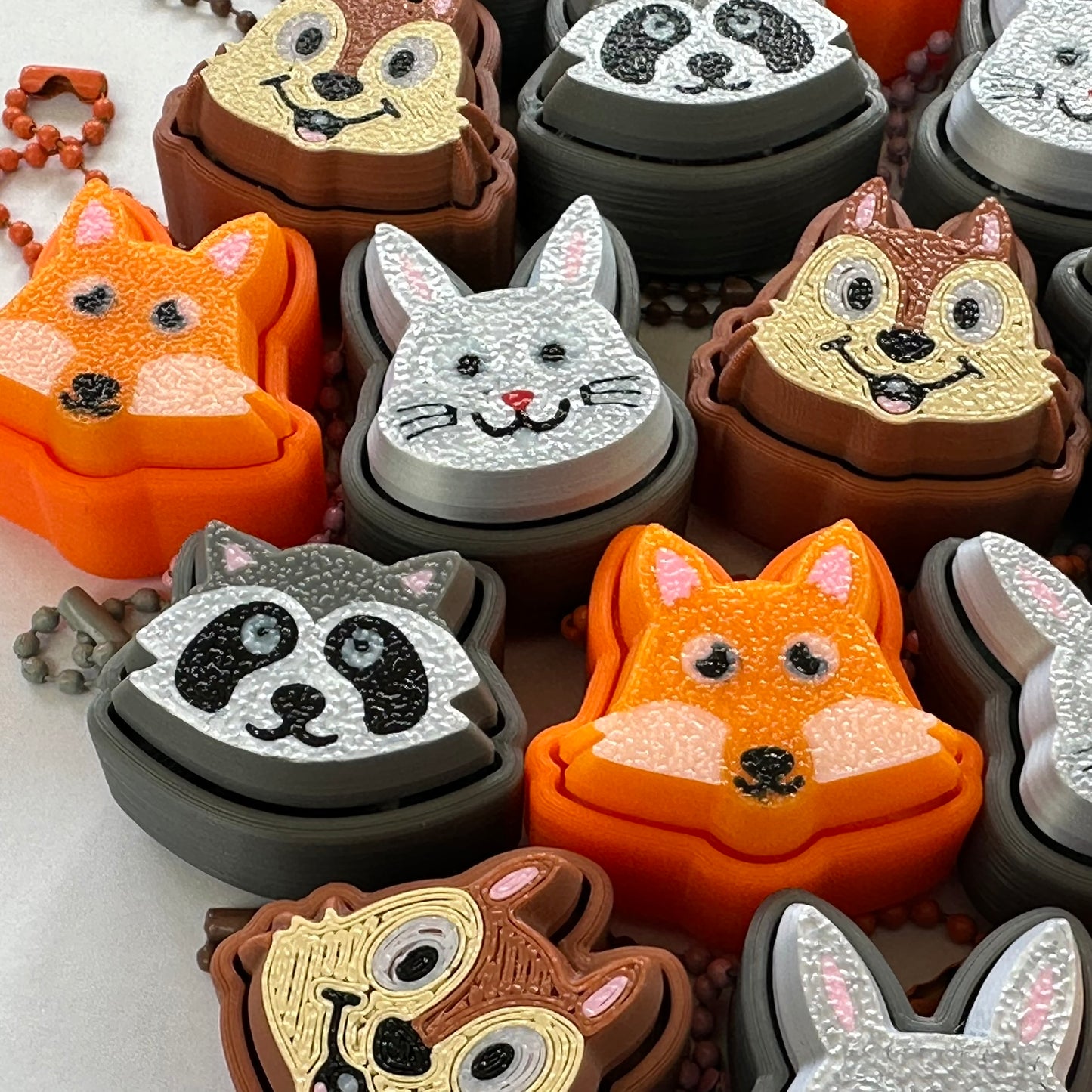 đŁ Easter Egg Clicker Keychain â Fun, trendy & stress-relieving! đ