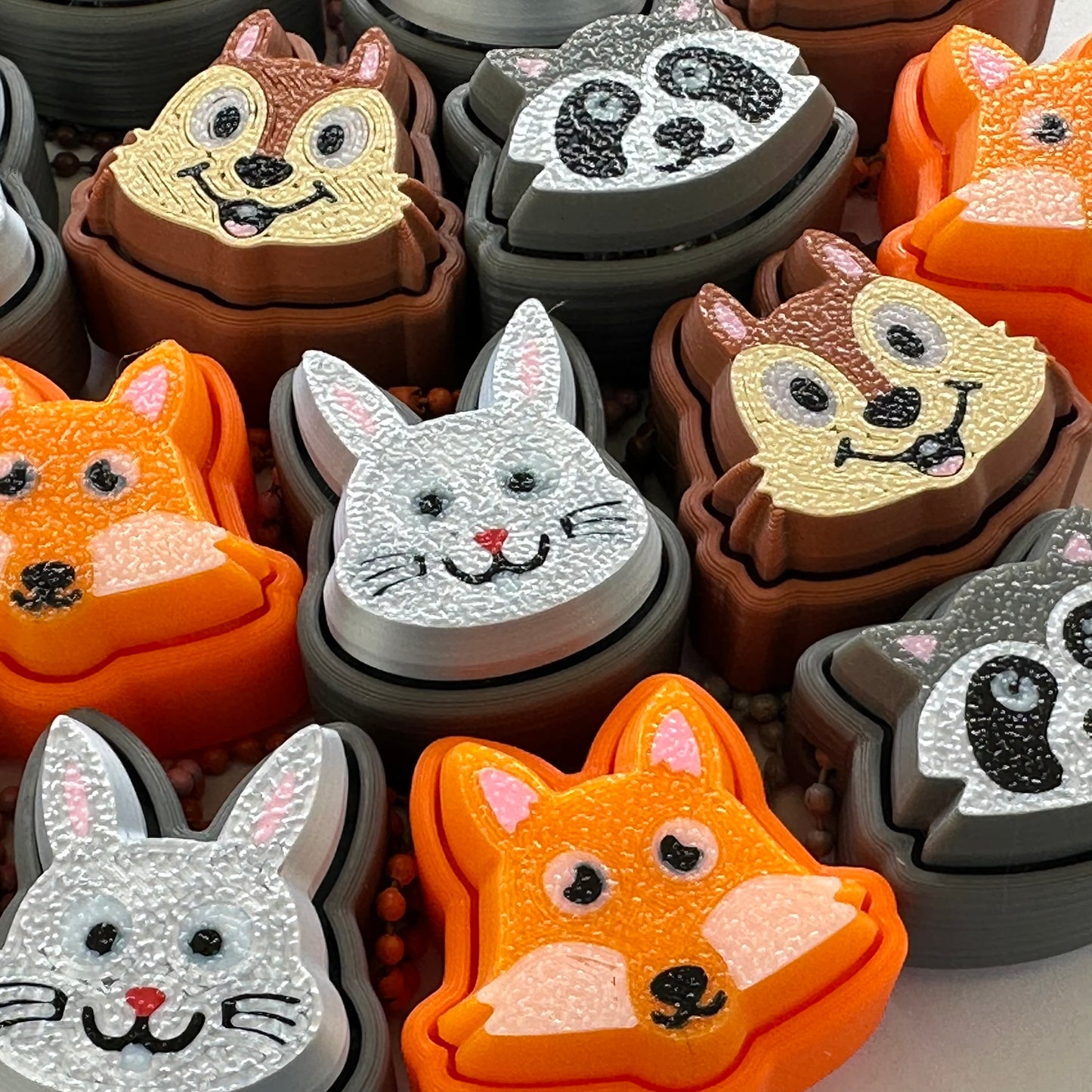 đŁ Easter Egg Clicker Keychain â Fun, trendy & stress-relieving! đ