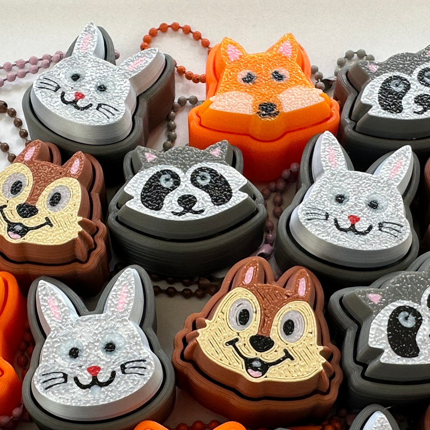 đŁ Easter Egg Clicker Keychain â Fun, trendy & stress-relieving! đ