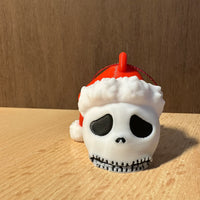 Boules de Noël inspirées de Jack Skellington avec un bonnet de Noêl