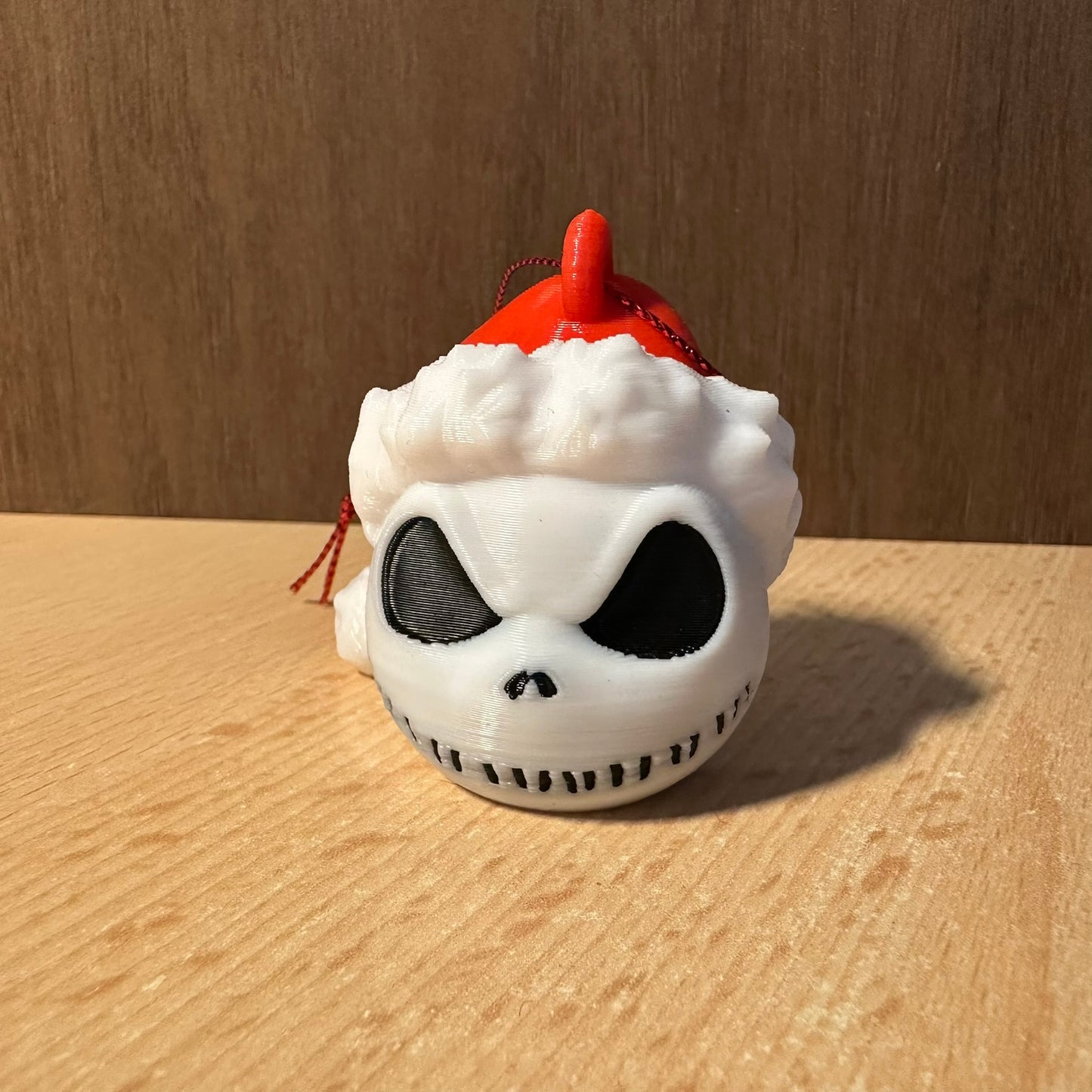 Boules de Noël inspirées de Jack Skellington avec un bonnet de Noêl