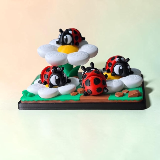 Le Parc des Fleurs des Coccinelles – Lili et ses 3 Copines | Minimals-World