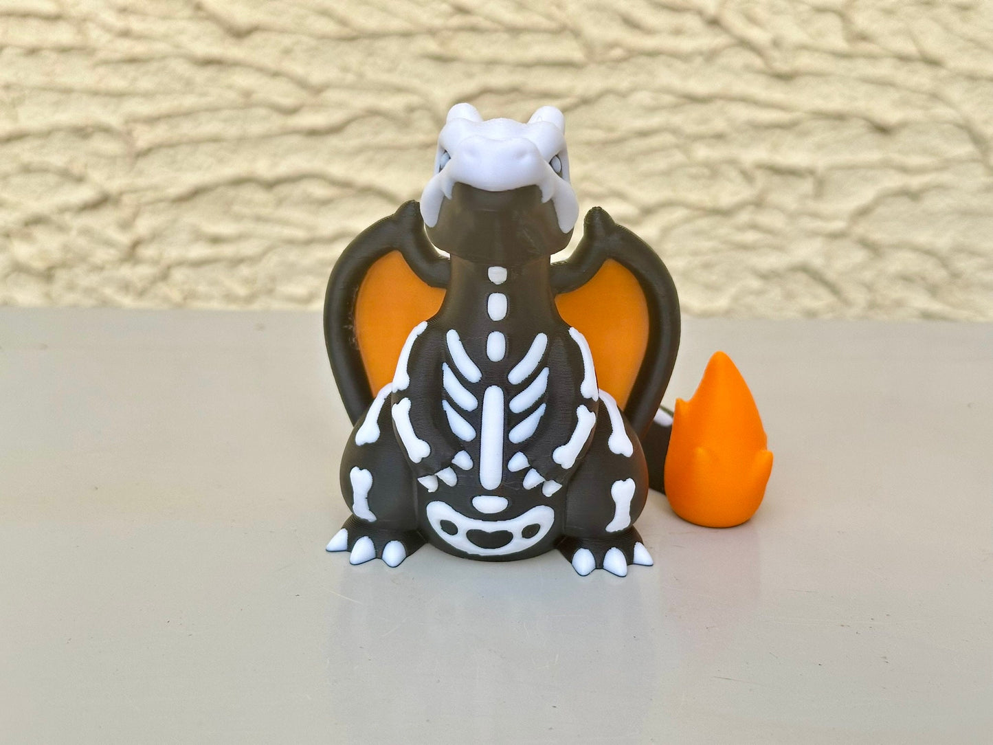 Figurine dracaufeu, le squelette d'Halloween