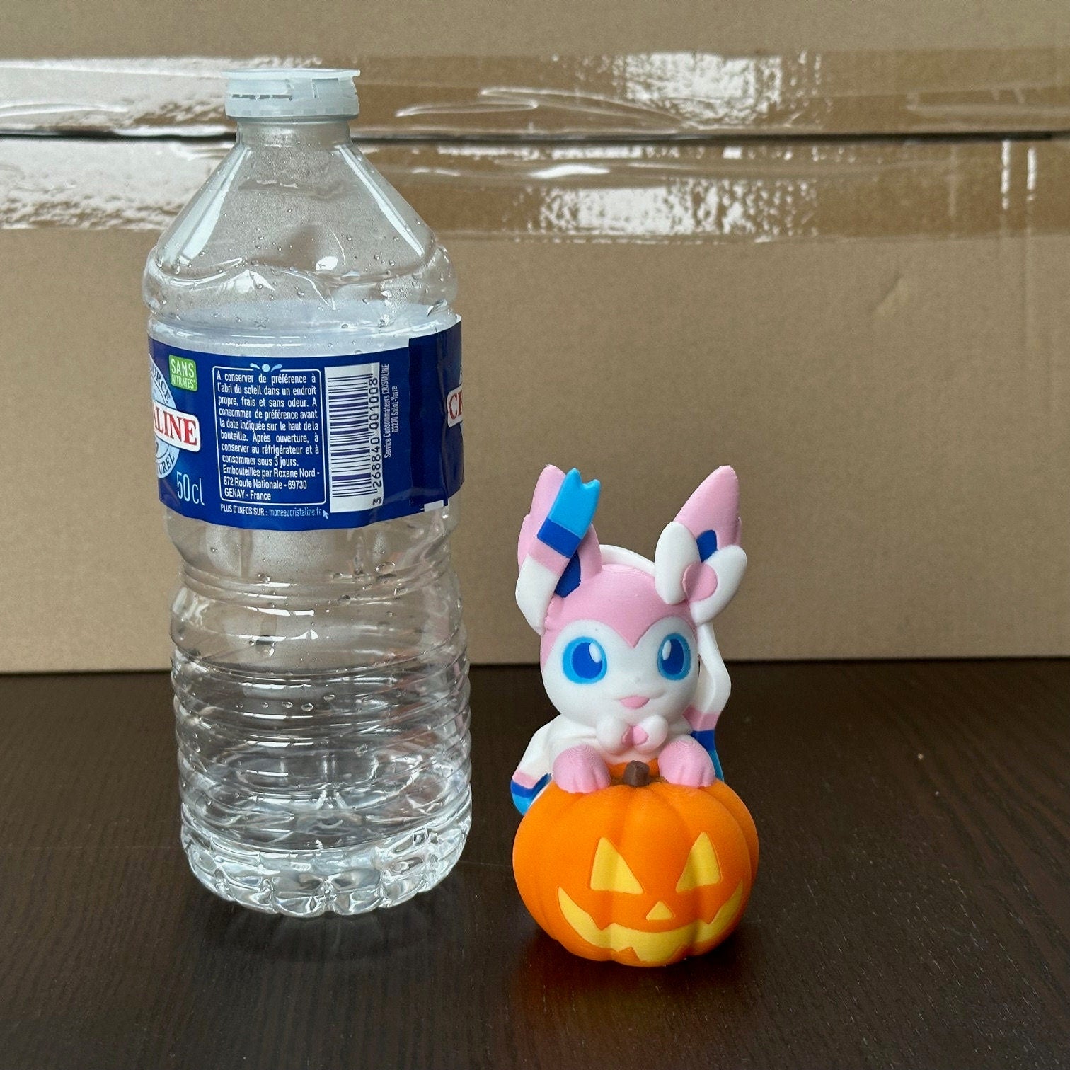 Figurine Nymphali avec sa citrouille, Pokemon Sylveon, Pokemon édition spéciale Halloween