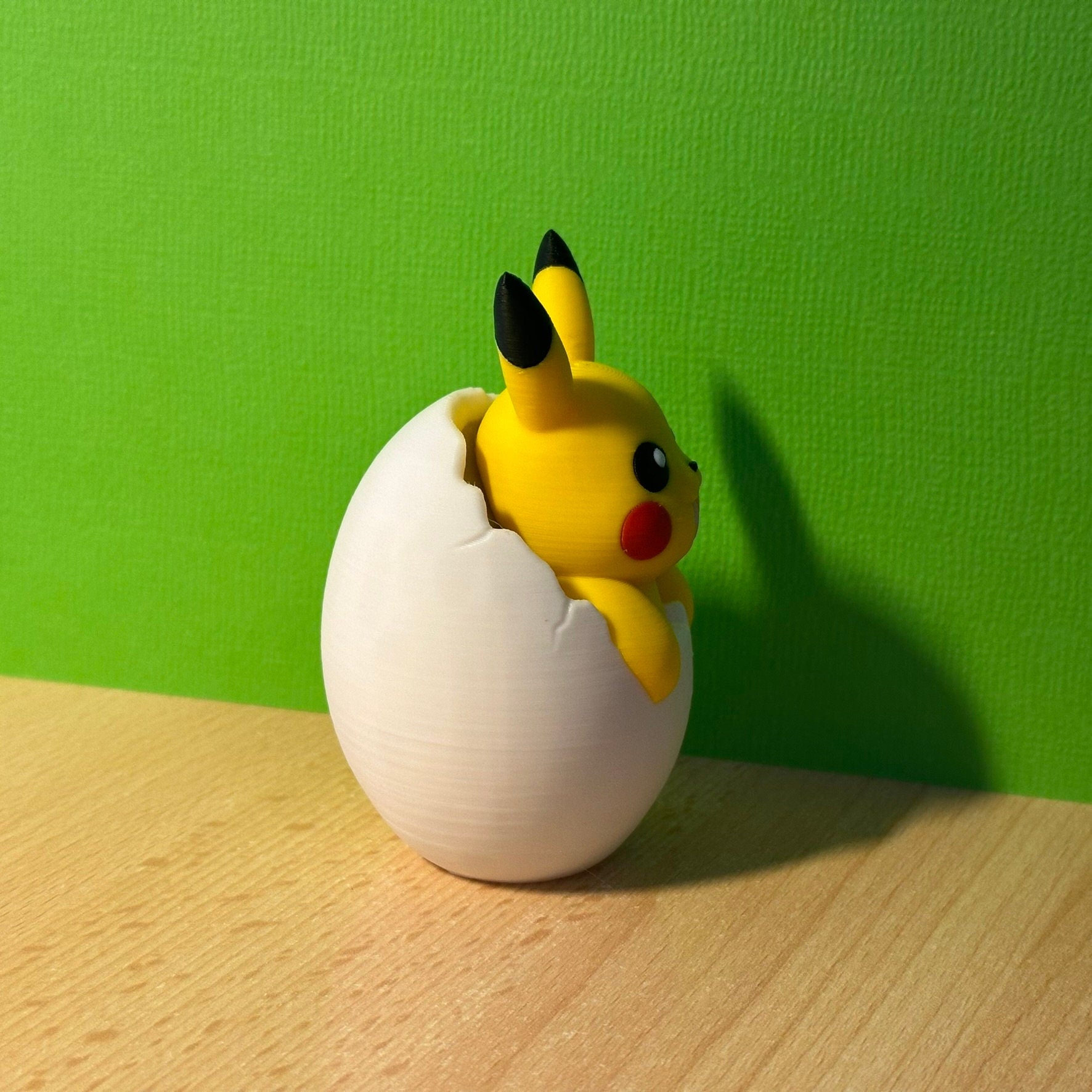 Figurine Pikachu dans son oeuf (de Pâques) - Édition Spéciale Pokémon