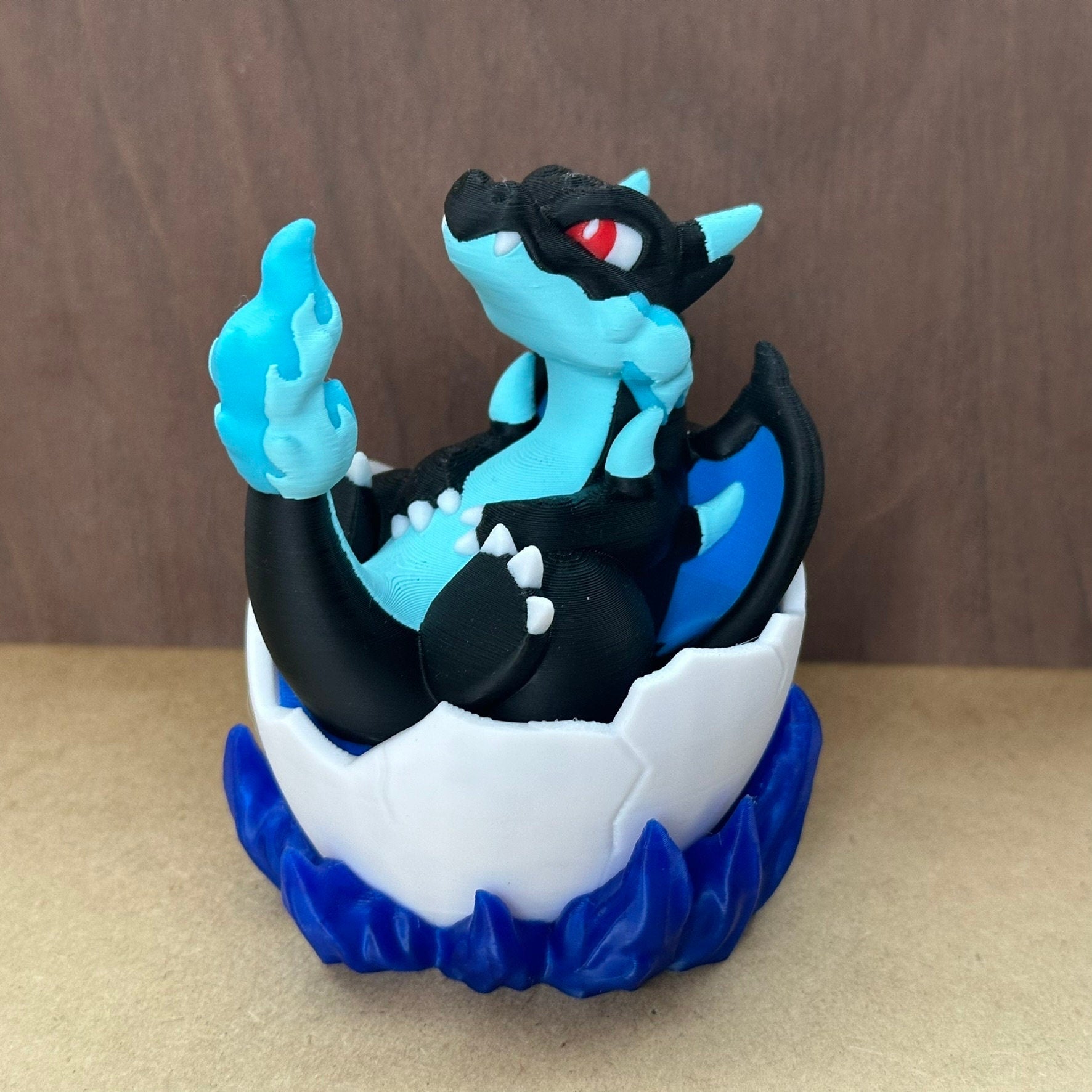 Figurine Pokemon Mega Dracofeu dans son oeuf