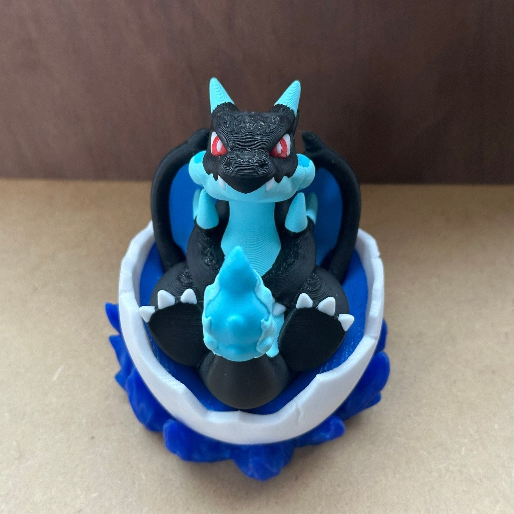 Figurine Pokemon Mega Dracofeu dans son oeuf