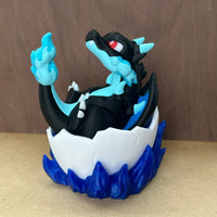 Figurine Pokemon Mega Dracofeu dans son oeuf