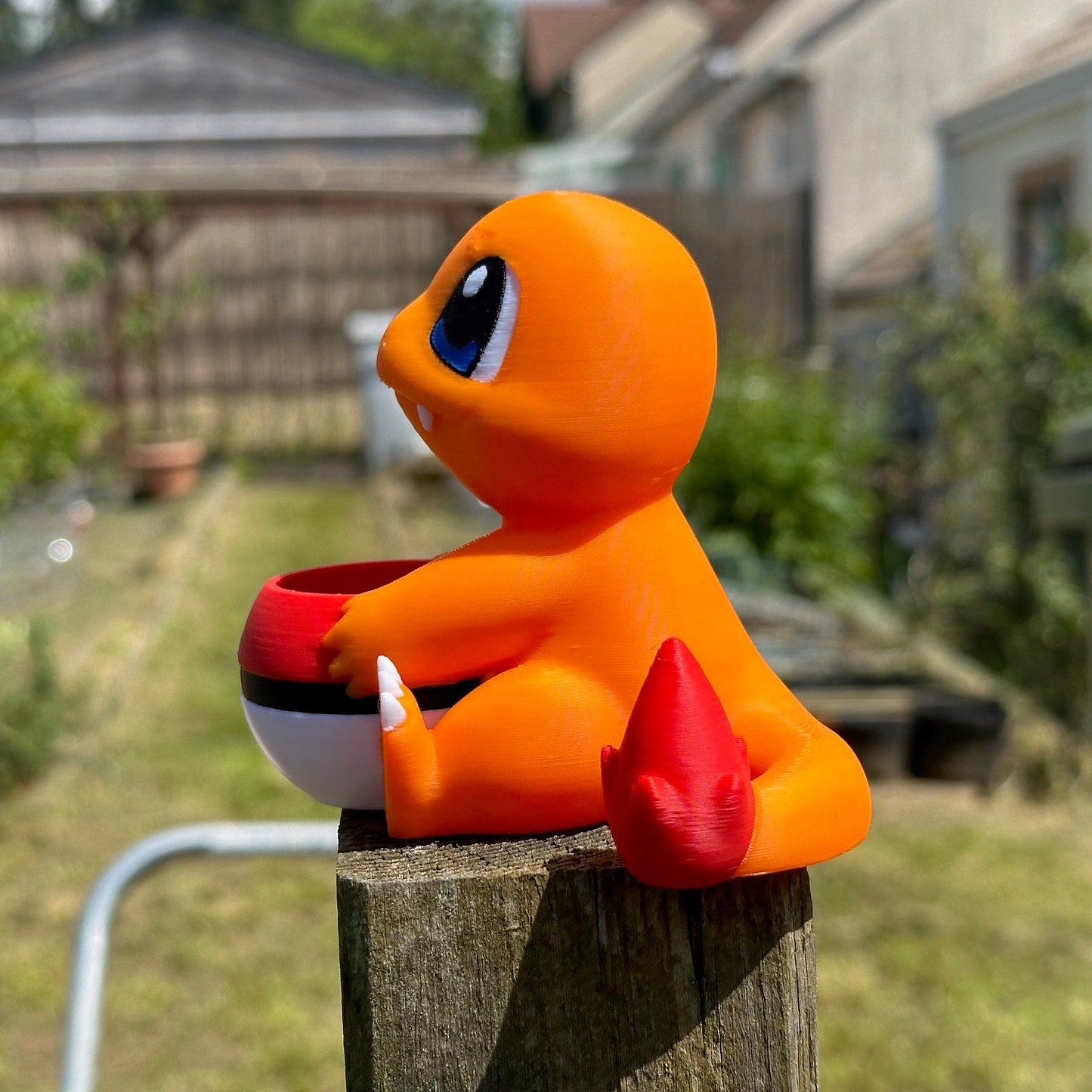 Pot de fleurs Salamèche avec sa pokeball - Pokemon charmander