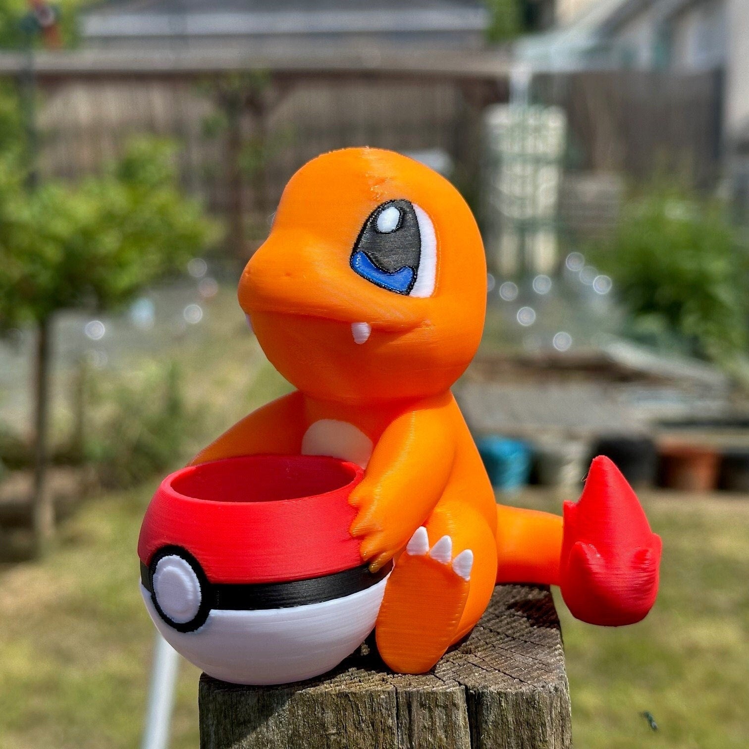 Pot de fleurs Salamèche avec sa pokeball - Pokemon charmander